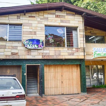 Area 51 Hostel Medellin Exterior photo