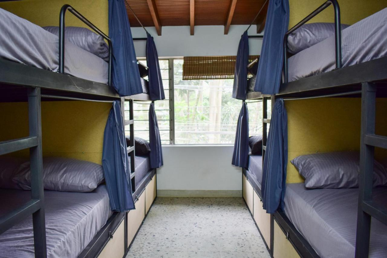 Area 51 Hostel Medellin Exterior photo
