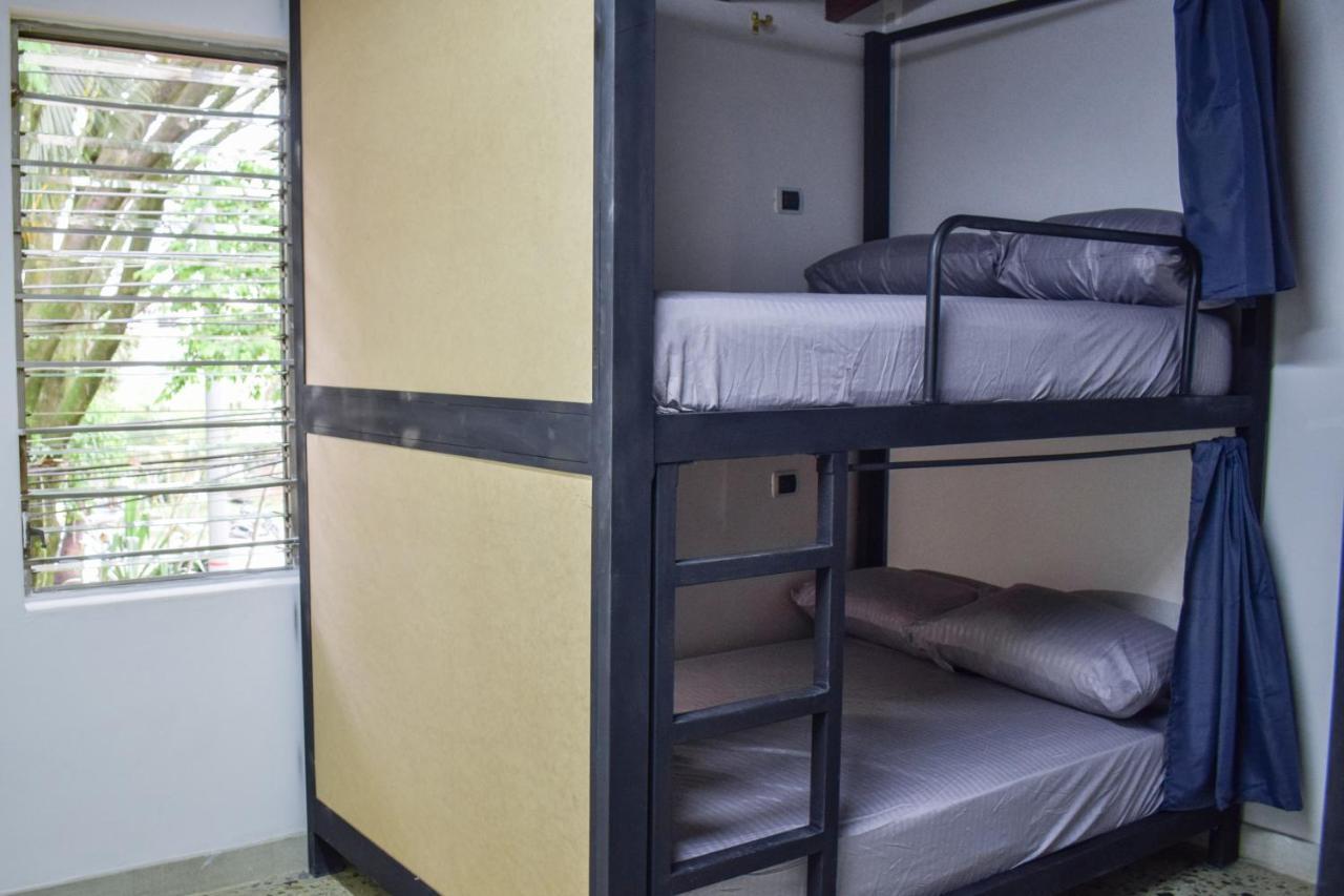 Area 51 Hostel Medellin Exterior photo