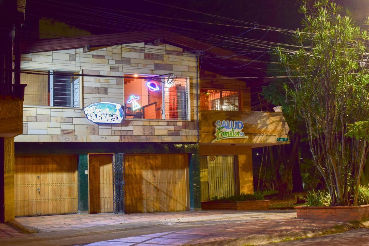 Area 51 Hostel Medellin Exterior photo